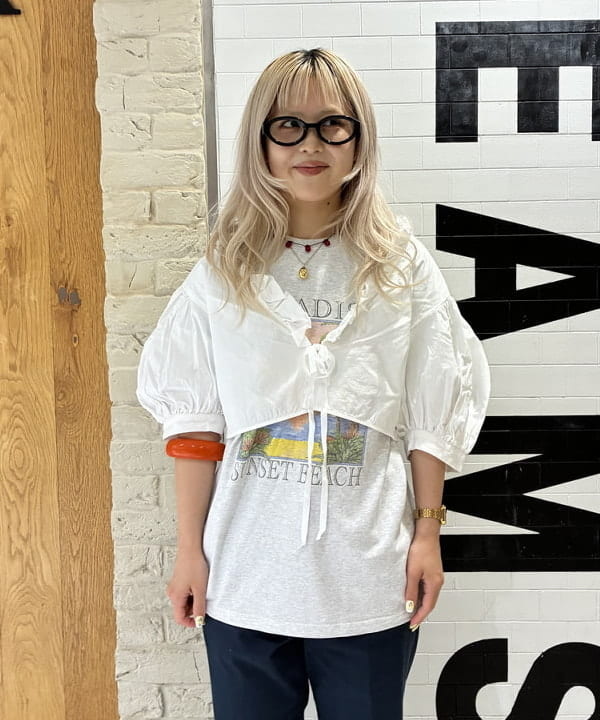 ando naoさんの「BEAMS WOMEN｜フリル ショート ブラウス」を使ったコーディネート