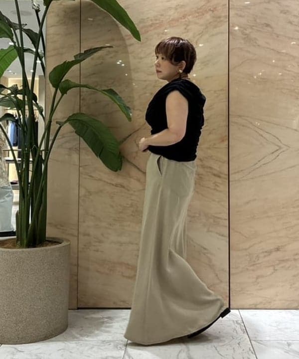 塚越 有紀さんの「BEAMS WOMEN｜YAHKI / YH-774 HAND BAG」を使ったコーディネート