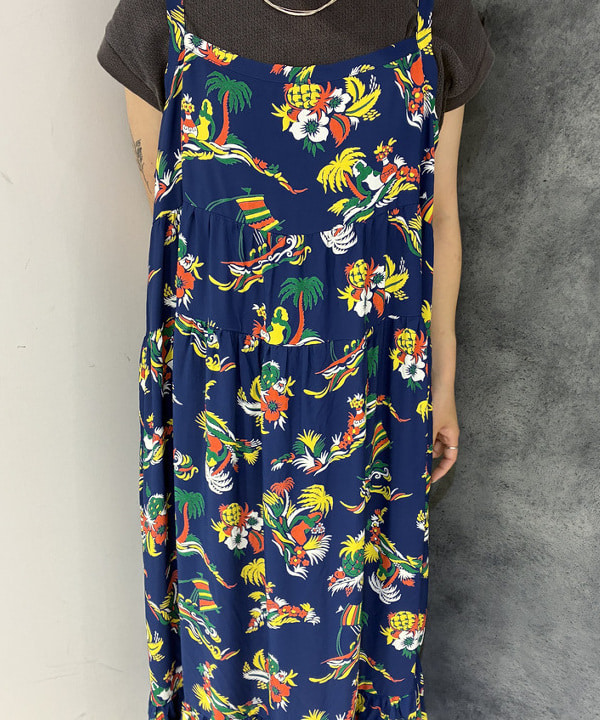 モモさんの「BEAMS WOMEN｜【別注】SUN SURF / ノースリーブ キャミ ワンピース」を使ったコーディネート