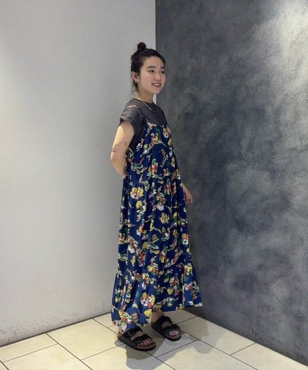 モモさんの「BEAMS WOMEN｜【別注】SUN SURF / ノースリーブ キャミ ワンピース」を使ったコーディネート