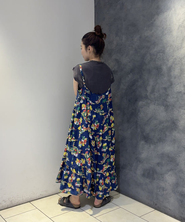 モモさんの「BEAMS WOMEN｜【別注】SUN SURF / ノースリーブ キャミ ワンピース」を使ったコーディネート