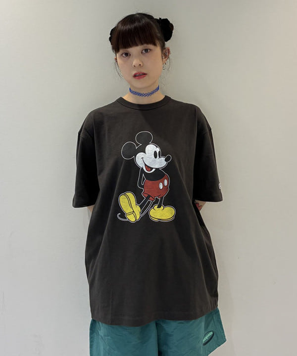 りかちょび/岸本梨佳さんの「【別注】Champion / ミッキーマウス / Ｔシャツ」を使ったコーディネート