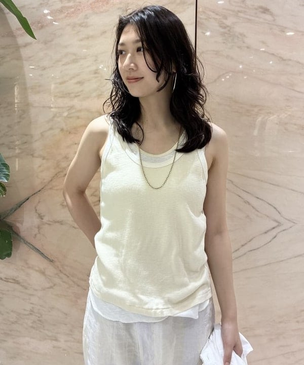 坂本 涼花さんの「BEAMS WOMEN｜チェック ストライプ ヘムコード パンツ」を使ったコーディネート