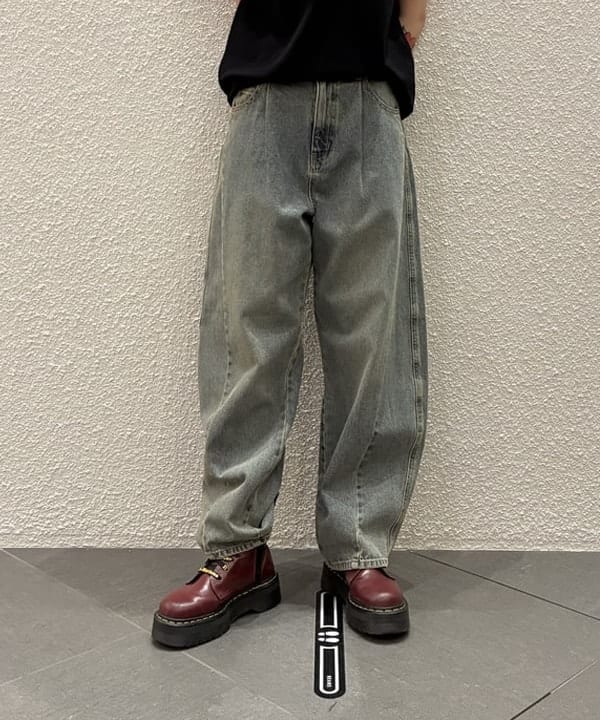 りかちょび/岸本梨佳さんの「デニム 1タック カーブ パンツ」を使ったコーディネート