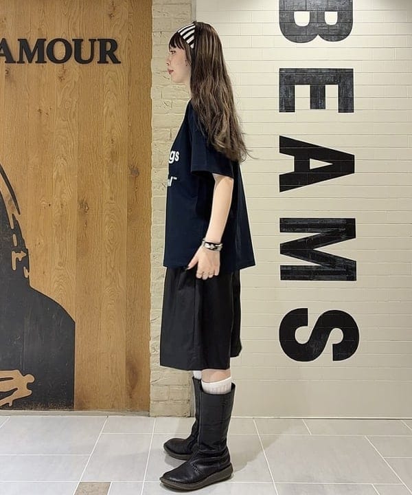 江口 息吹さんの「BEAMS WOMEN｜フェイクレザー バミューダ パンツ」を使ったコーディネート
