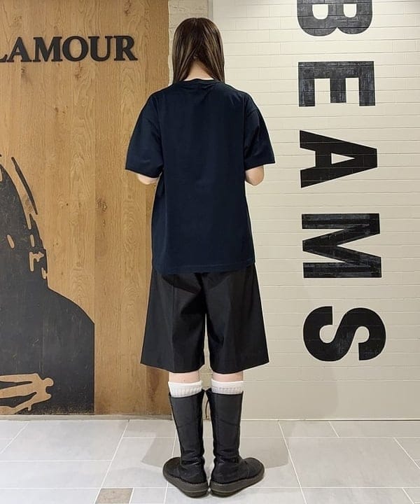 江口 息吹さんの「BEAMS WOMEN｜フェイクレザー バミューダ パンツ」を使ったコーディネート