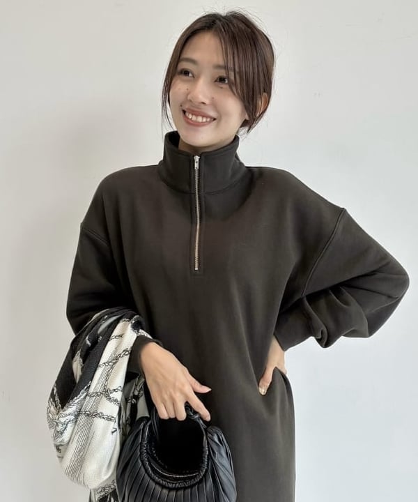 茂野 真楓さんの「BEAMS WOMEN｜【別注】SLOANE / 裏毛 ハーフジップ ワンピース」を使ったコーディネート