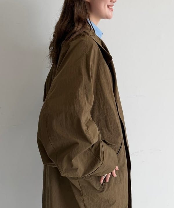大浦 栞さんの「BEAMS WOMEN｜AK+1 / タスラン オーバーコート」を使ったコーディネート