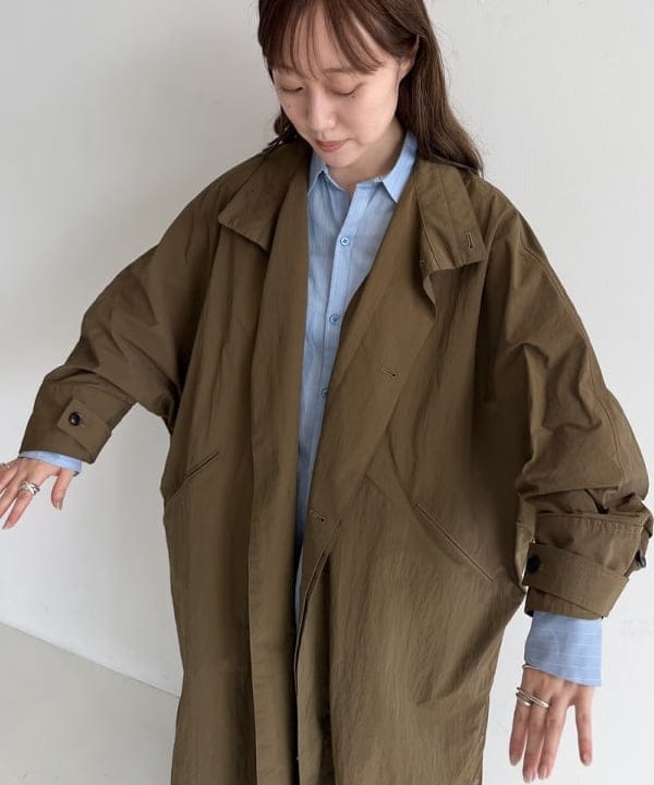 大浦 栞さんの「BEAMS WOMEN｜AK+1 / タスラン オーバーコート」を使ったコーディネート