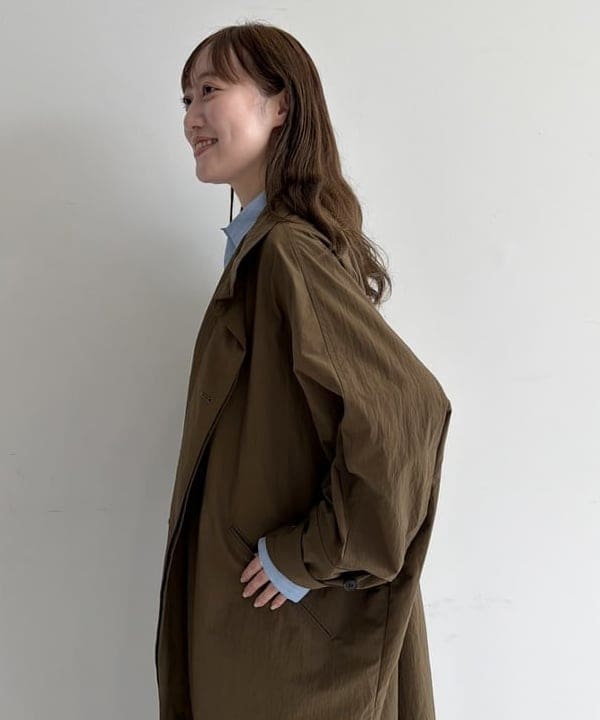 大浦 栞さんの「BEAMS WOMEN｜AK+1 / タスラン オーバーコート」を使ったコーディネート