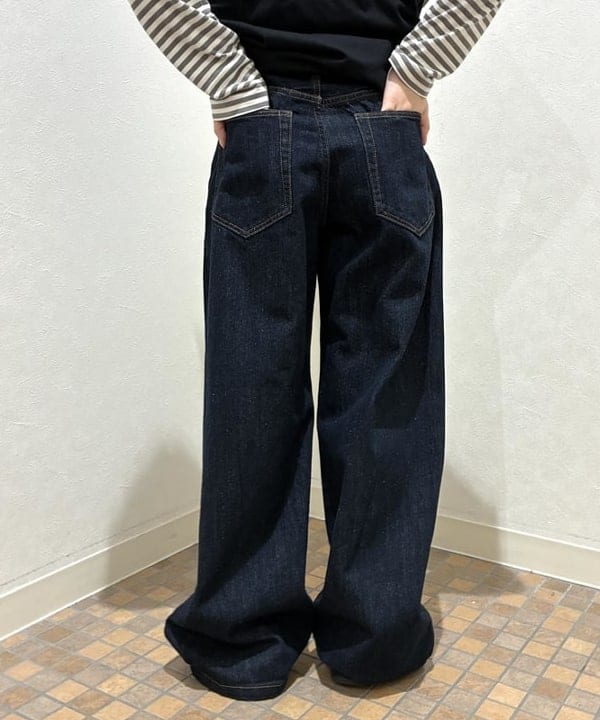 須賀さんの「BEAMS WOMEN｜〈WOMEN〉FUJI ROCK FESTIVAL'26 / EISUKE HOSHI / ROCK STAR TEE」を使ったコーディネート