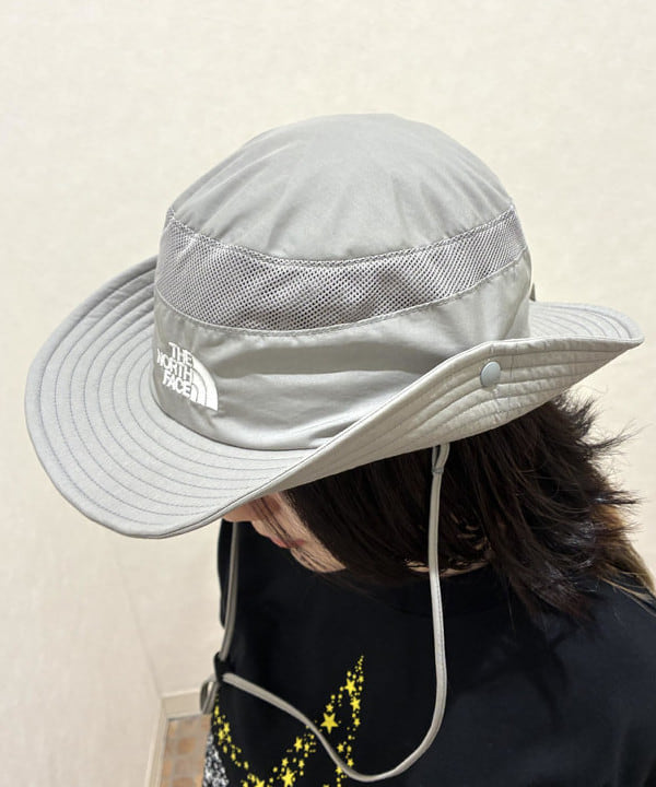 須賀さんの「BEAMS WOMEN｜〈WOMEN〉FUJI ROCK FESTIVAL'26 / EISUKE HOSHI / ROCK STAR TEE」を使ったコーディネート