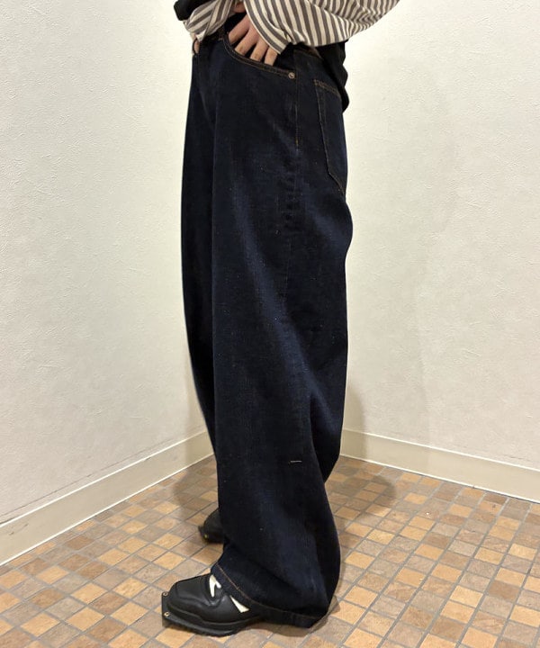 須賀さんの「BEAMS WOMEN｜〈WOMEN〉FUJI ROCK FESTIVAL'26 / EISUKE HOSHI / ROCK STAR TEE」を使ったコーディネート