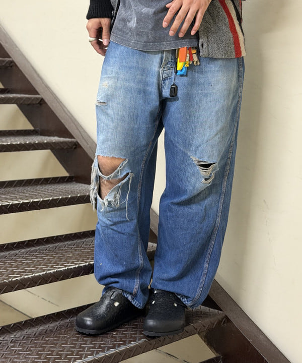 BAKU(東江 漠)さんの「BEAMS WOMEN｜【別注】BIRKENSTOCK / BOSTON &ldquo;BONE PATTERN&rdquo; Smooth BLACK」を使ったコーディネート
