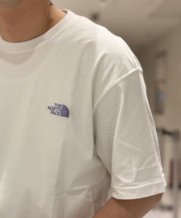 BAKU(東江 漠)さんの「BEAMS WOMEN｜THE NORTH FACE / Mountain Flower Tee」を使ったコーディネート