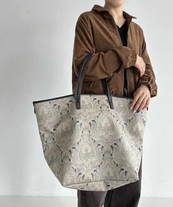 SAKAIさんの「BEAMS WOMEN｜【別注】TICCA / ウルトラ スエード ブルゾン」を使ったコーディネート