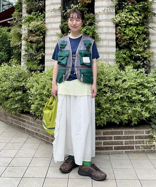 イシイ サオリさんの「BEAMS WOMEN｜ドビー フリル スカート」を使ったコーディネート