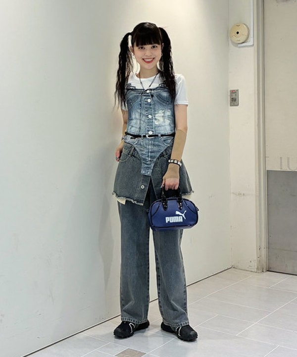 りかちょび/岸本梨佳さんの「BEAMS WOMEN｜【別注】PUMA / ミニ グリップ バッグ」を使ったコーディネート