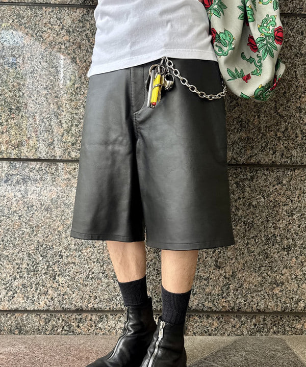 Ryohei Takataさんの「BEAMS WOMEN｜カウレザー イージー ショートパンツ【ワイドストレートフィット】」を使ったコーディネート
