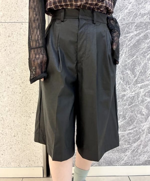 カタヤマ アヤさんの「BEAMS WOMEN｜チェック バブーシュカ ノースリーブ シャツ」を使ったコーディネート