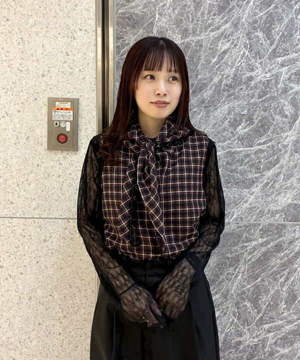 カタヤマ アヤさんの「BEAMS WOMEN｜チェック バブーシュカ ノースリーブ シャツ」を使ったコーディネート