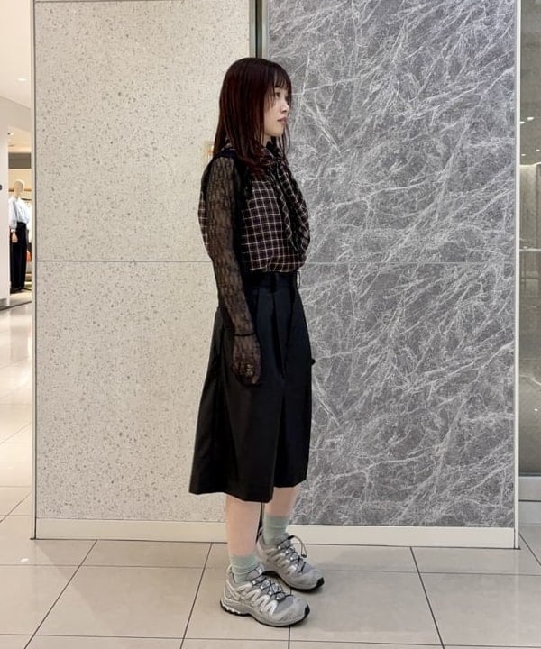 カタヤマ アヤさんの「BEAMS WOMEN｜チェック バブーシュカ ノースリーブ シャツ」を使ったコーディネート
