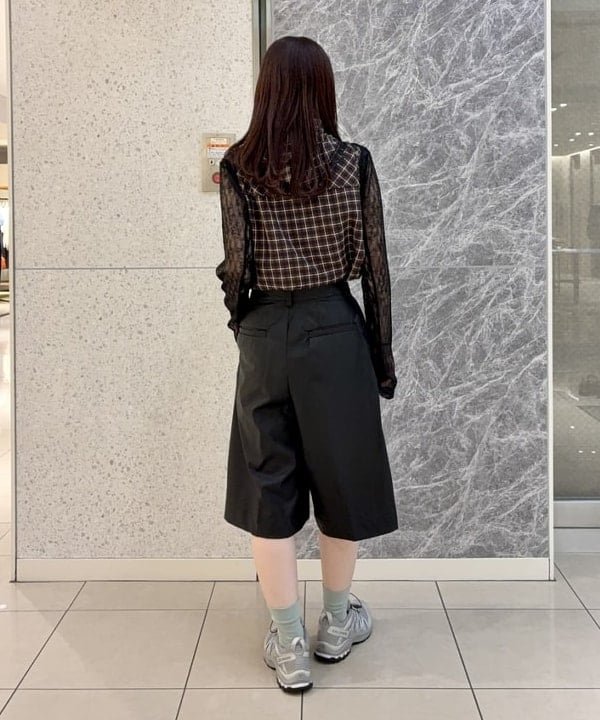 カタヤマ アヤさんの「BEAMS WOMEN｜チェック バブーシュカ ノースリーブ シャツ」を使ったコーディネート