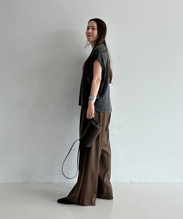 関 桂子さんの「BEAMS WOMEN｜AK+1 / 総針 ノースリーブ フォルム プルオーバー」を使ったコーディネート