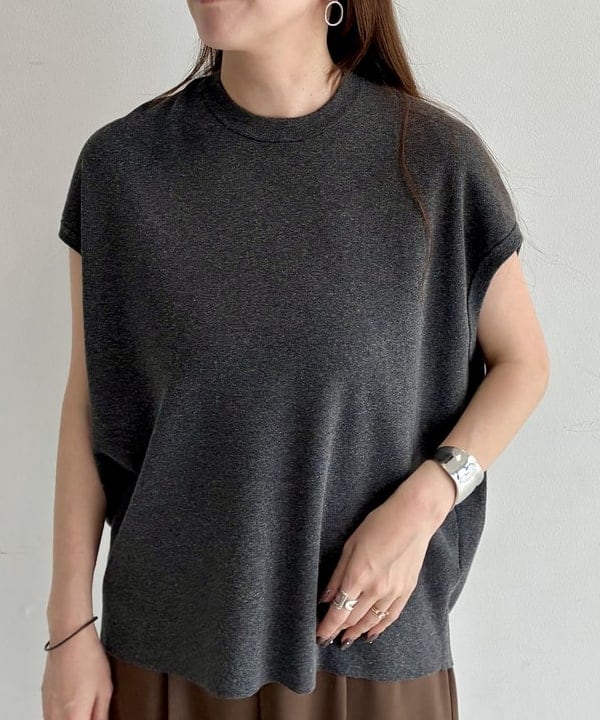 関 桂子さんの「BEAMS WOMEN｜AK+1 / 総針 ノースリーブ フォルム プルオーバー」を使ったコーディネート