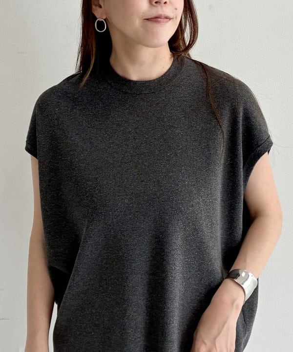 関 桂子さんの「BEAMS WOMEN｜AK+1 / 総針 ノースリーブ フォルム プルオーバー」を使ったコーディネート