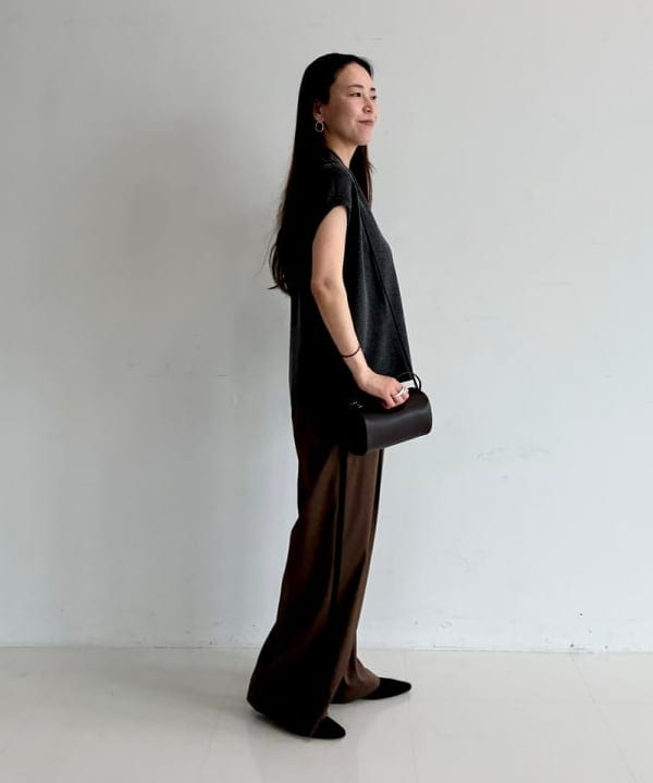 関 桂子さんの「BEAMS WOMEN｜AK+1 / 総針 ノースリーブ フォルム プルオーバー」を使ったコーディネート