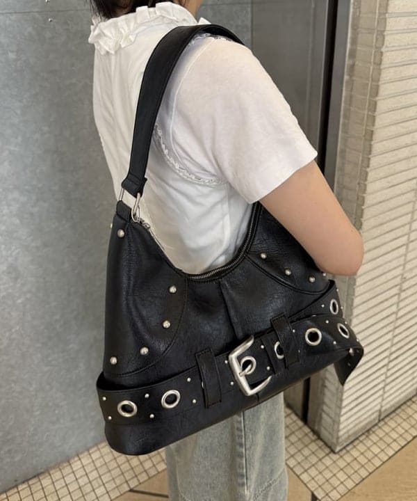 うららさんの「BEAMS WOMEN｜スタッズ ベルト バッグ」を使ったコーディネート