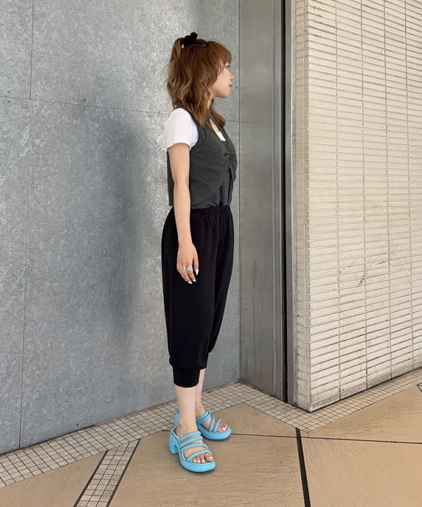 まゆちゃんさんの「BEAMS WOMEN｜カットアウト レイヤード ノースリーブ」を使ったコーディネート