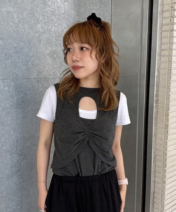 まゆちゃんさんの「BEAMS WOMEN｜カットアウト レイヤード ノースリーブ」を使ったコーディネート