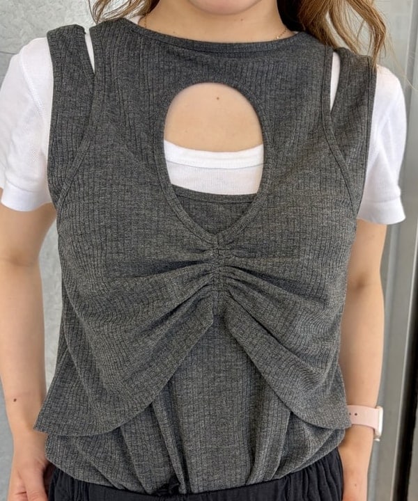 まゆちゃんさんの「BEAMS WOMEN｜カットアウト レイヤード ノースリーブ」を使ったコーディネート