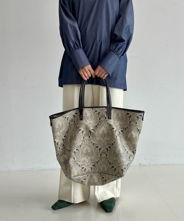 松元 晴佳さんの「BEAMS WOMEN｜AK+1 / シャンブレー ハイネック ブラウス」を使ったコーディネート