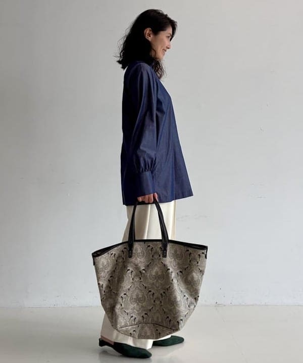 松元 晴佳さんの「BEAMS WOMEN｜AK+1 / シャンブレー ハイネック ブラウス」を使ったコーディネート