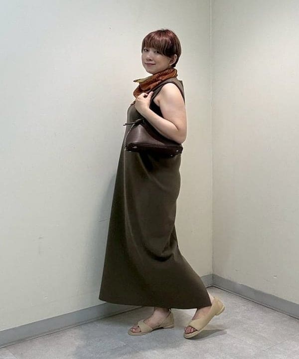 塚越 有紀さんの「BEAMS WOMEN｜manipuri / ゴールデンナイト スカーフ」を使ったコーディネート