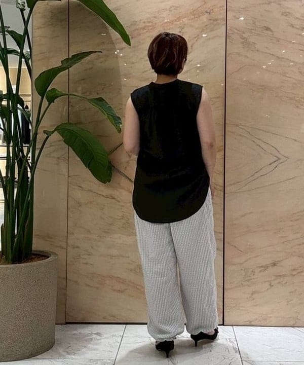 塚越 有紀さんの「BEAMS WOMEN｜PIPPICHIC / CHRISTEL Re-born スエードパンプス」を使ったコーディネート
