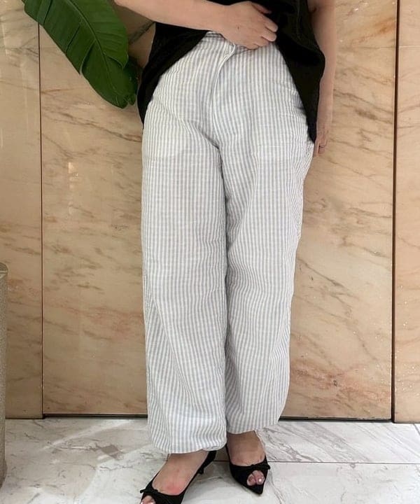 塚越 有紀さんの「BEAMS WOMEN｜PIPPICHIC / CHRISTEL Re-born スエードパンプス」を使ったコーディネート