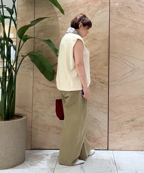 塚越 有紀さんの「BEAMS WOMEN｜manipuri / カレイド バンダナ スカーフ」を使ったコーディネート
