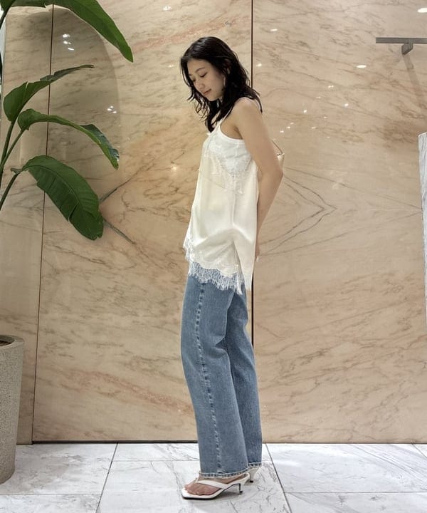坂本 涼花さんの「BEAMS WOMEN｜レース トリム サテン キャミソール」を使ったコーディネート