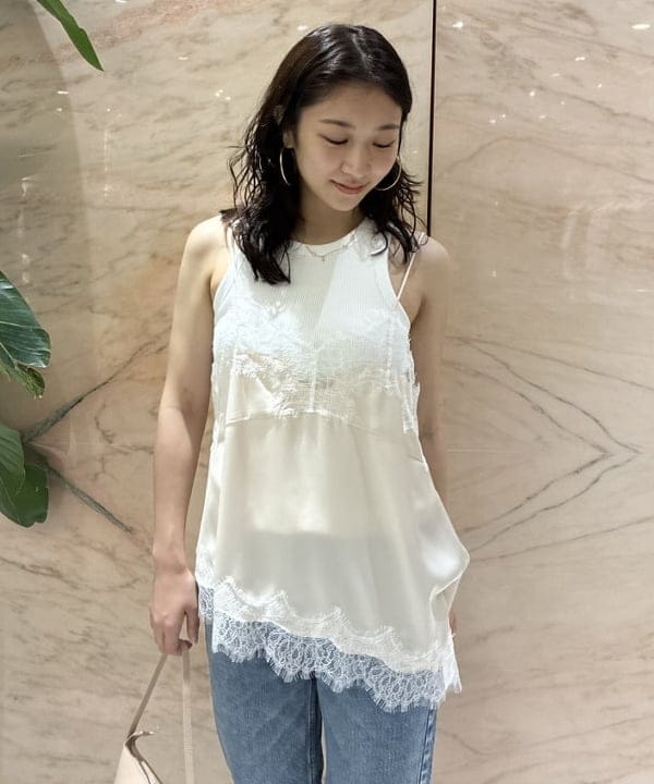 坂本 涼花さんの「BEAMS WOMEN｜レース トリム サテン キャミソール」を使ったコーディネート