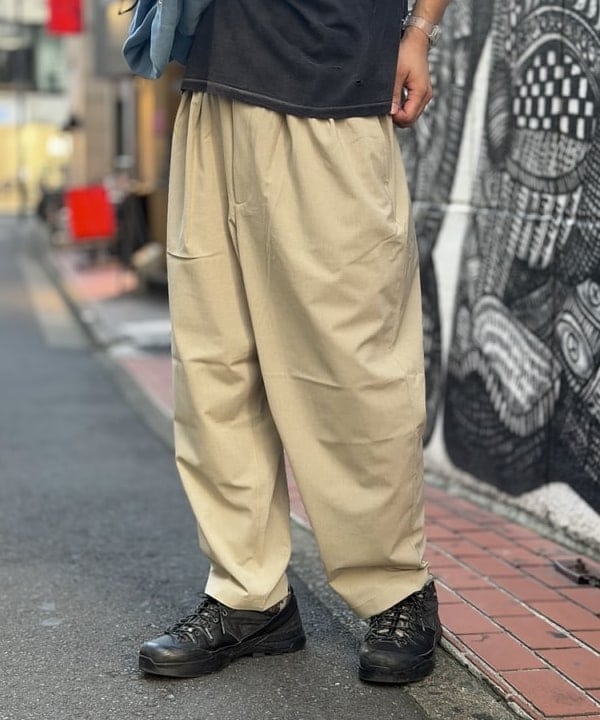 BAKU(東江 漠)さんの「BEAMS WOMEN｜ドライ 2プリーツ イージーパンツ」を使ったコーディネート