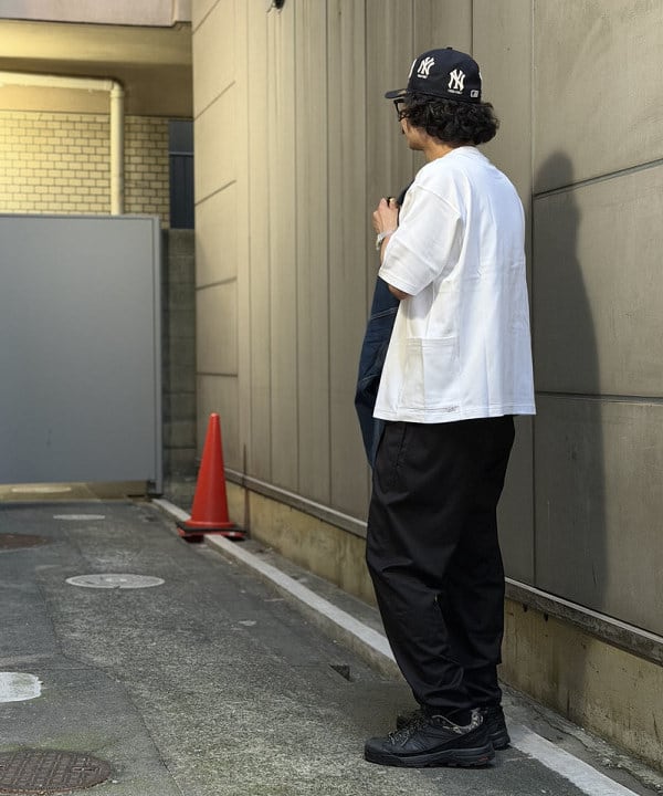 BAKU(東江 漠)さんの「BEAMS｜【別注】Gramicci / スラックス 26SS｜テーパードシルエット スラミチ｜ストレッチ｜ビジカジ」を使ったコーディネート