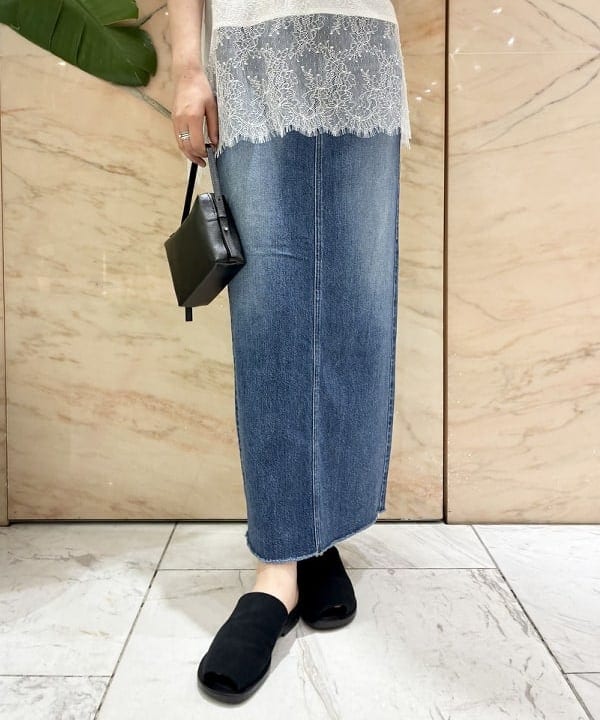 中丸　栞さんの「BEAMS WOMEN｜レース 切り替え Tシャツ」を使ったコーディネート