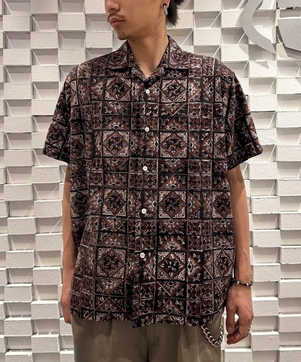 三宅 雄平さんの「BEAMS WOMEN｜Open Collar Block Print ④」を使ったコーディネート