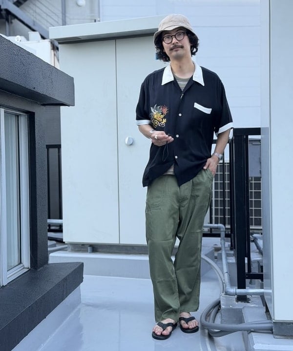BAKU(東江 漠)さんの「BEAMS｜【別注】ISLAND SLIPPER / レザー トング サンダル｜シンプル｜モノトーン」を使ったコーディネート