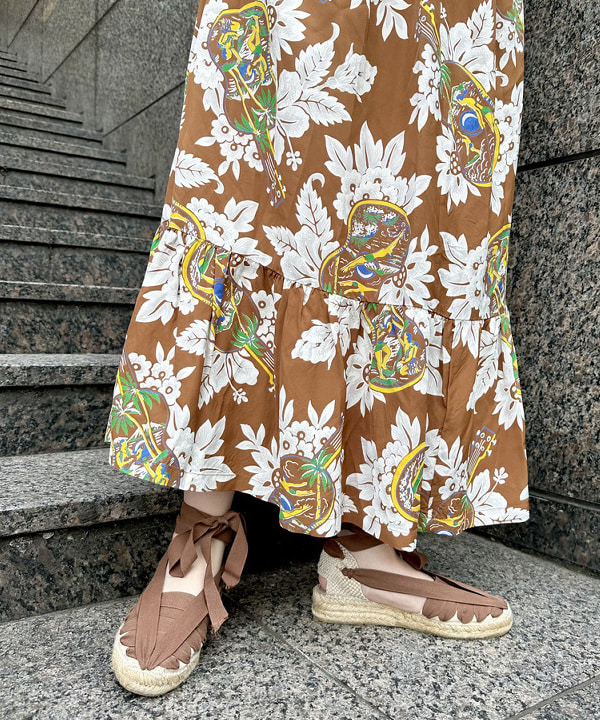 イシイ サオリさんの「BEAMS WOMEN｜【別注】SUN SURF / ノースリーブ キャミ ワンピース」を使ったコーディネート