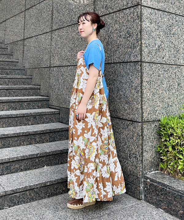 イシイ サオリさんの「BEAMS WOMEN｜【別注】SUN SURF / ノースリーブ キャミ ワンピース」を使ったコーディネート